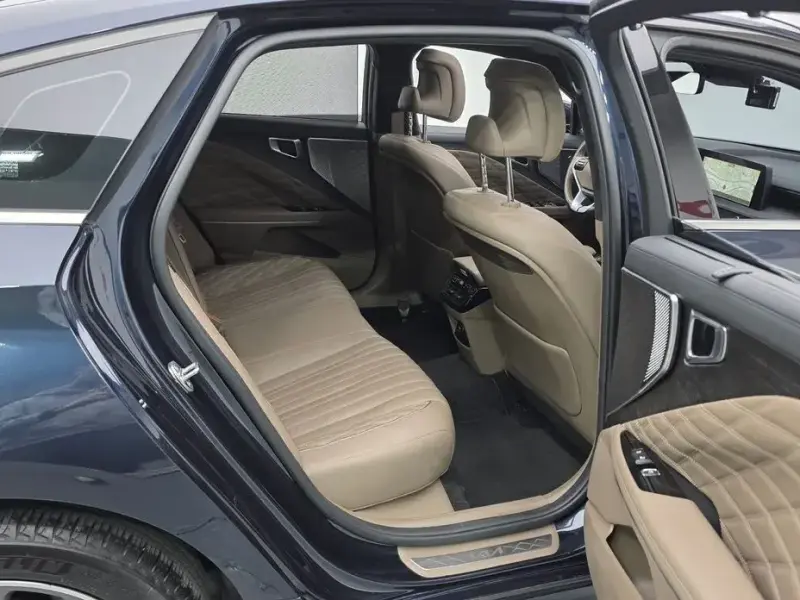 2023 Kia K8 с пробегом 42 488 км