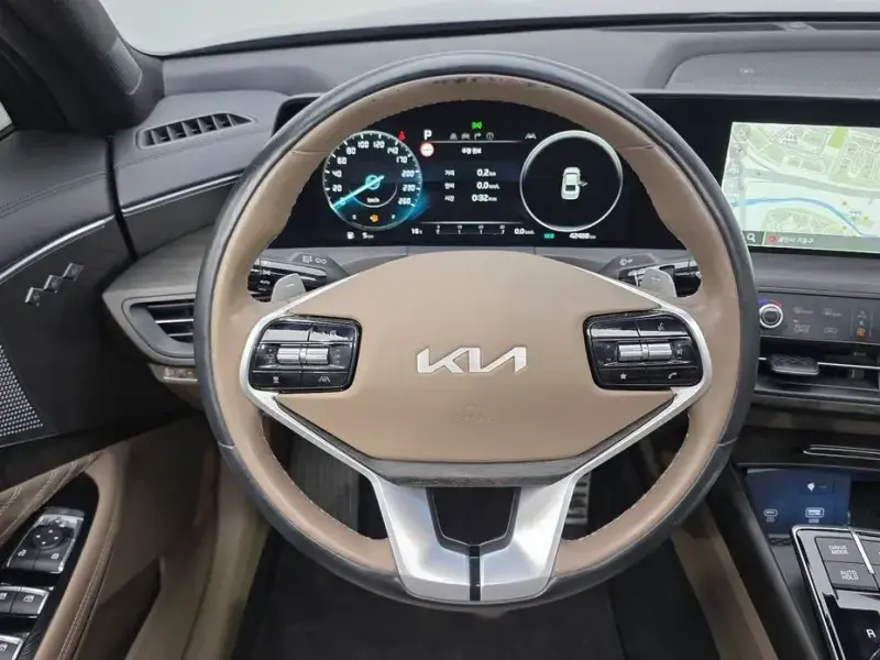 2023 Kia K8 с пробегом 42 488 км