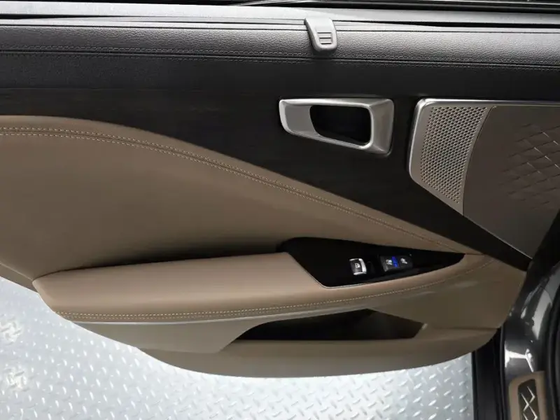 2023 Kia K8 с пробегом 23 478 км