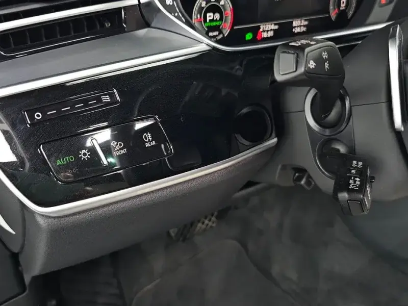 2023 Audi A8 с пробегом 21 234 км