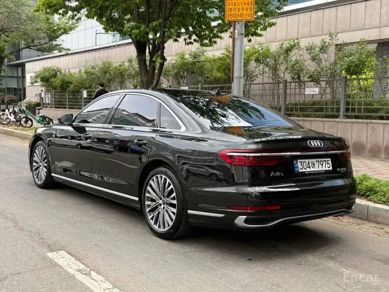 2023 Audi A8 с пробегом 9 760 км
