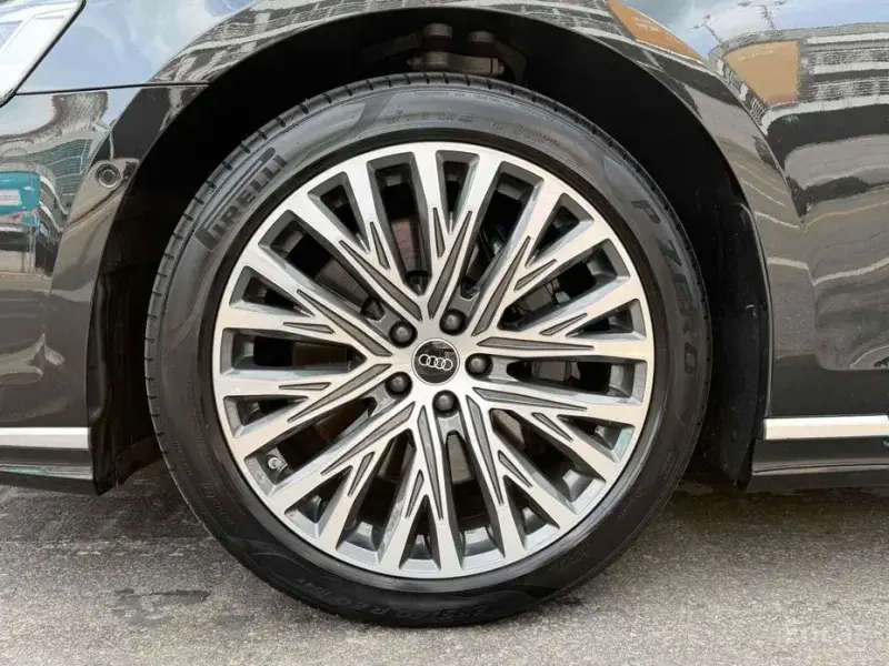 2023 Audi A8 с пробегом 9 760 км