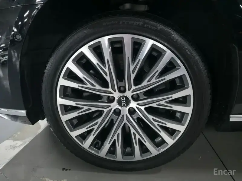 2021 Audi A8 с пробегом 28 000 км
