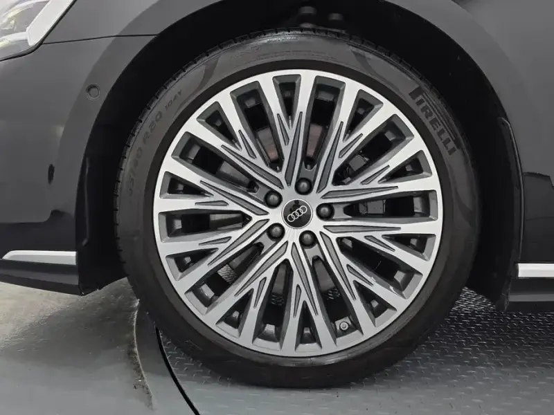 2023 Audi A8 с пробегом 13 675 км
