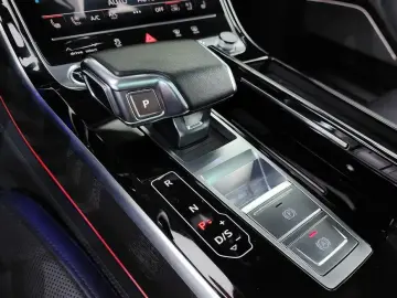 2022 Audi A8 с пробегом 60 745 км