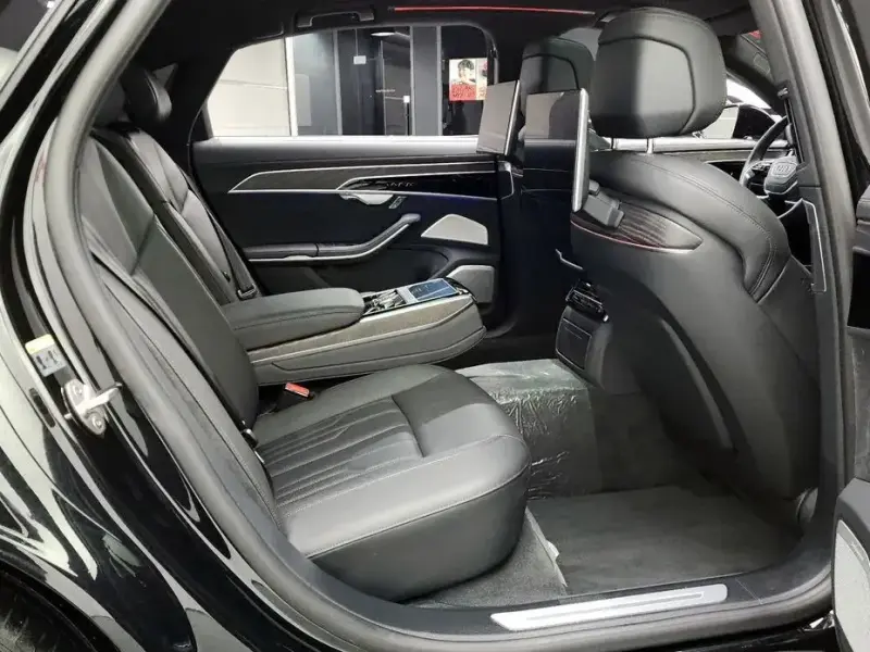 2022 Audi A8 с пробегом 60 745 км