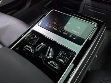 2022 Audi A8 с пробегом 60 745 км