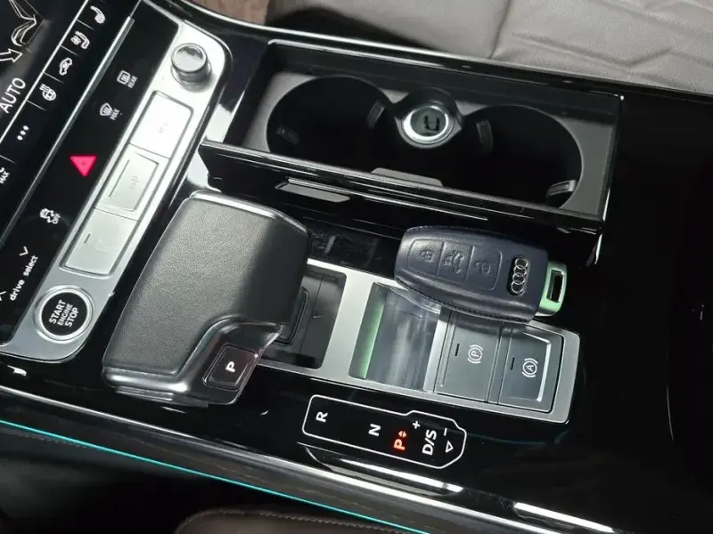 2023 Audi A8 с пробегом 28 277 км