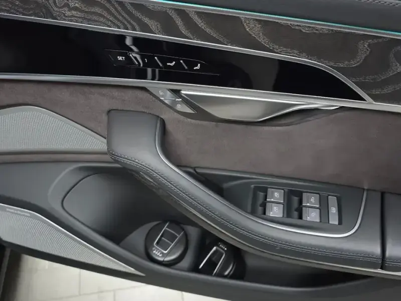 2023 Audi A8 с пробегом 28 277 км