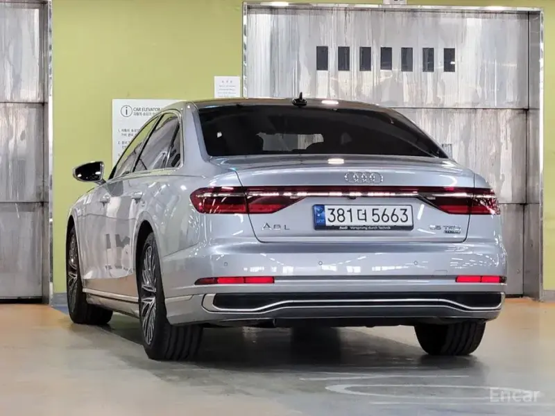 2023 Audi A8 с пробегом 4 100 км