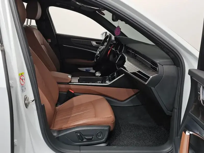 2023 Audi A6 с пробегом 25 702 км