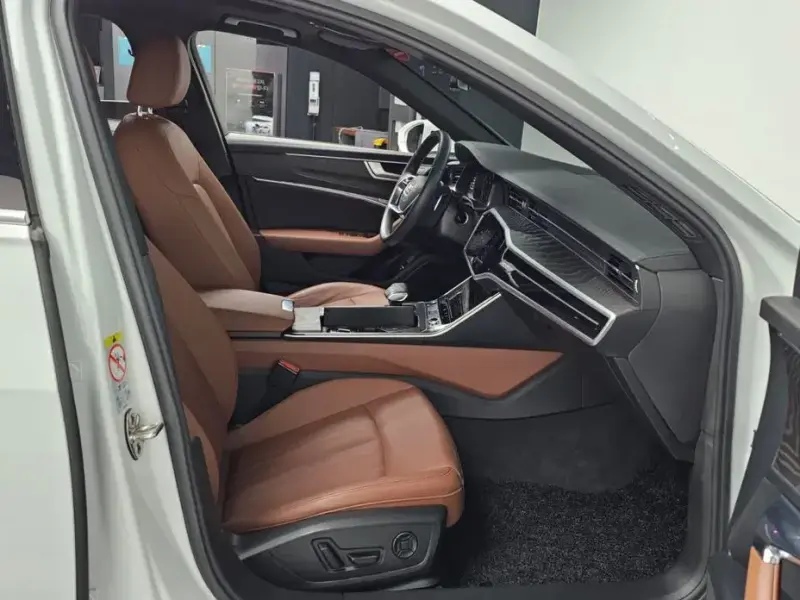 2023 Audi A6 с пробегом 15 702 км