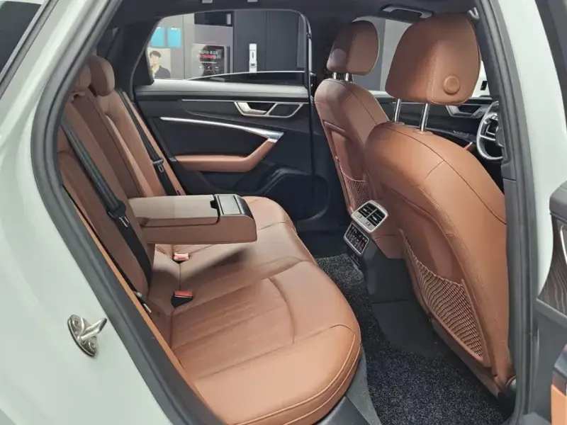 2023 Audi A6 с пробегом 15 702 км