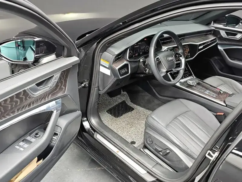 2023 Audi A6 с пробегом 45 561 км