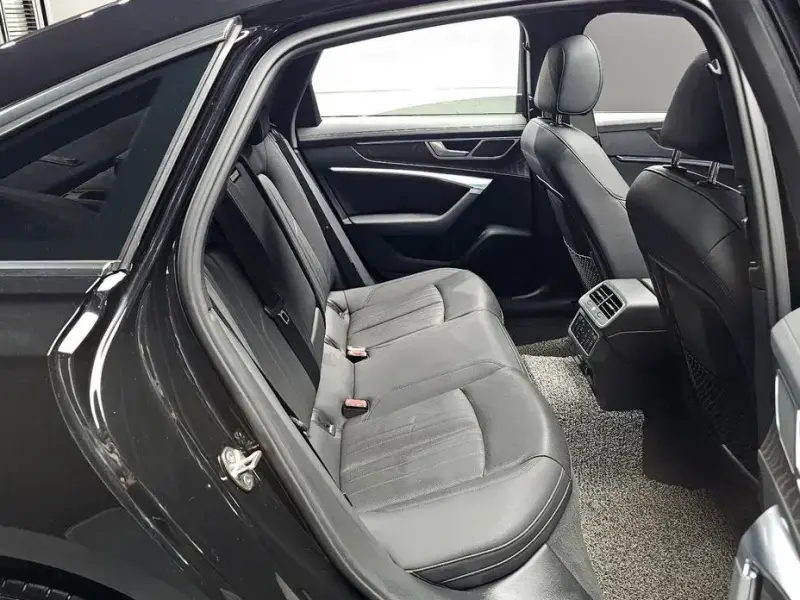 2023 Audi A6 с пробегом 45 561 км