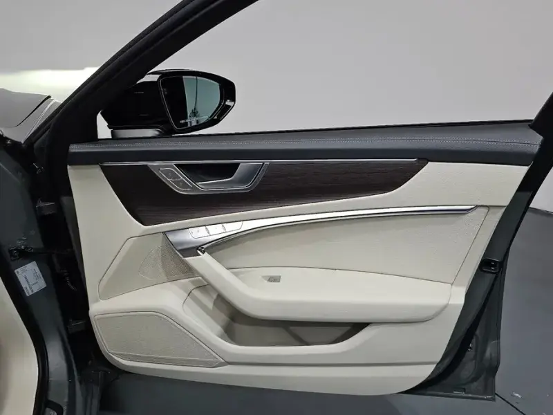 2025 Audi A6 с пробегом 17 741 км