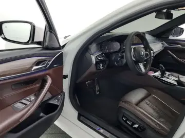 2020 BMW 5 серии с пробегом 48 546 км