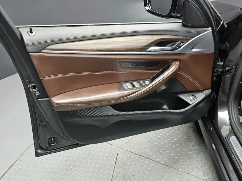 2019 BMW 5 серии с пробегом 113 006 км