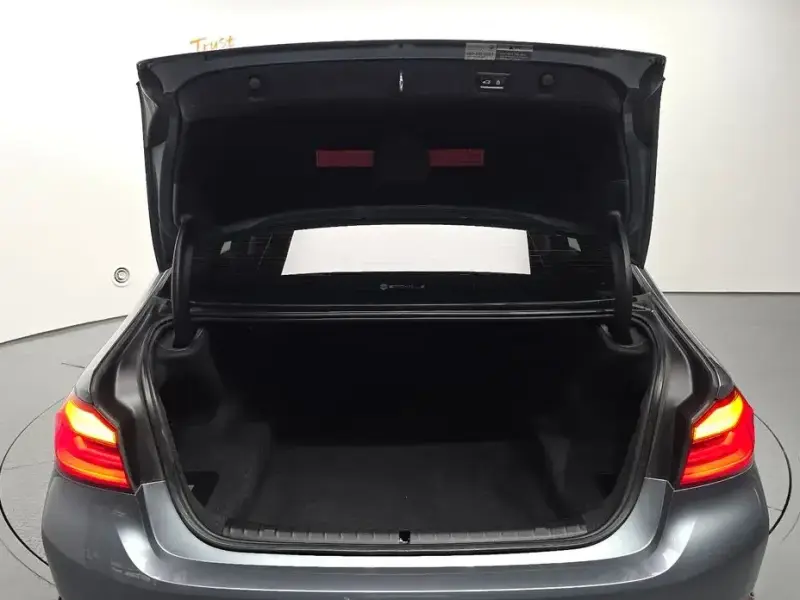 2019 BMW 5 серии с пробегом 128 879 км