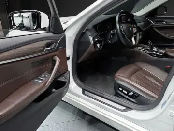 2020 BMW 5 серии с пробегом 83 624 км
