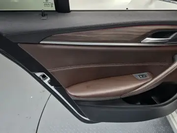 2018 BMW 5 серии с пробегом 93 619 км