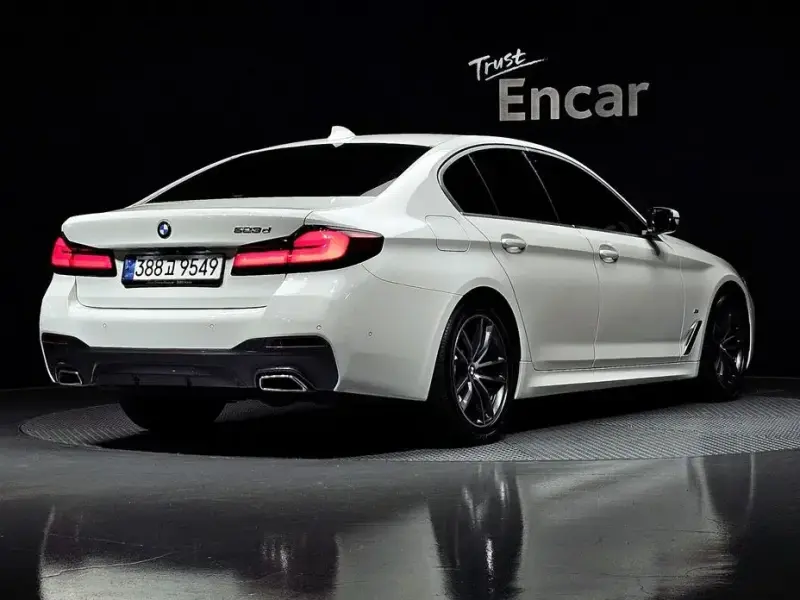 2021 BMW 5 серии с пробегом 128 493 км