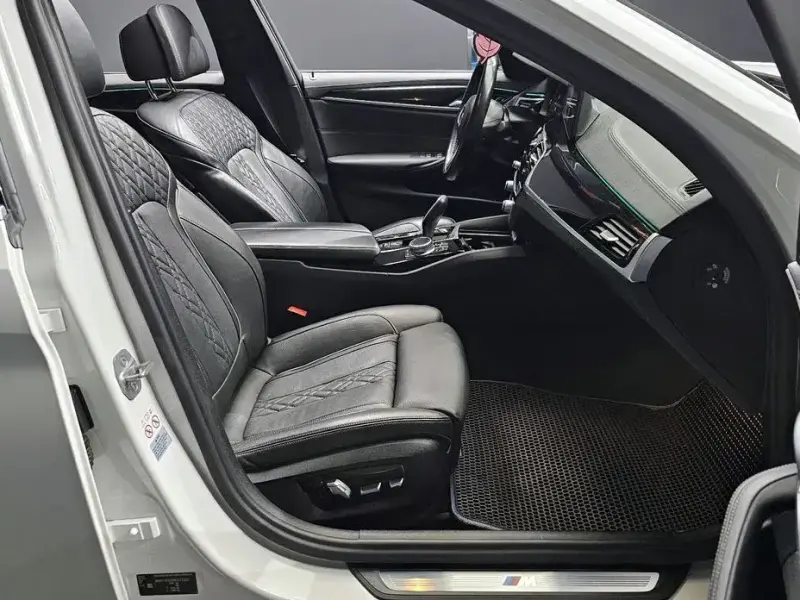 2021 BMW 5 серии с пробегом 128 493 км