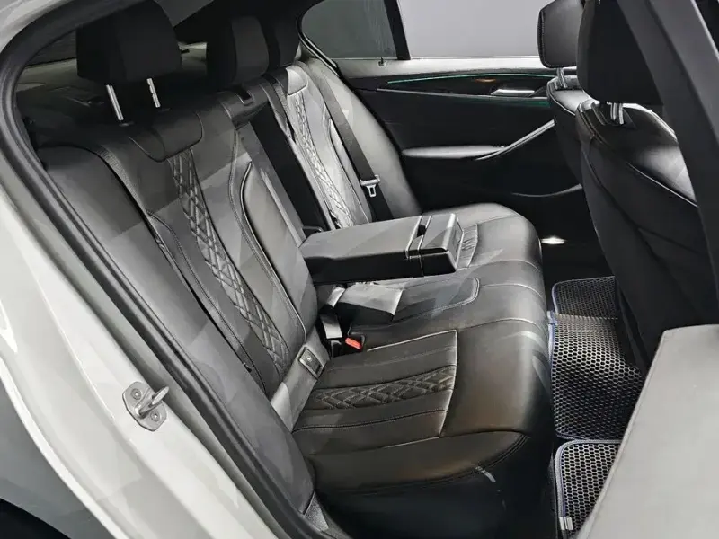 2021 BMW 5 серии с пробегом 128 493 км