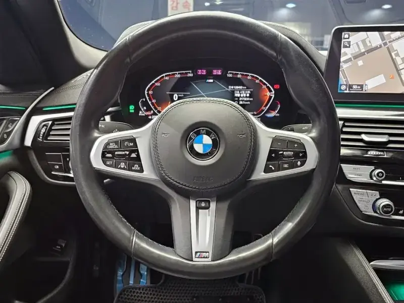 2021 BMW 5 серии с пробегом 128 493 км