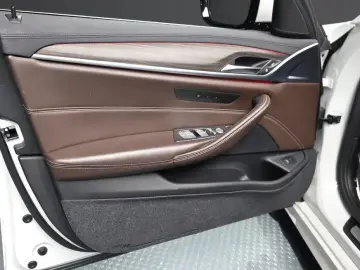 2020 BMW 5 серии с пробегом 60 364 км