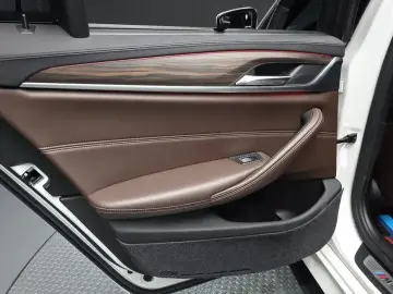 2020 BMW 5 серии с пробегом 60 364 км