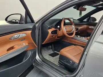 2021 Genesis GV70 с пробегом 64 138 км