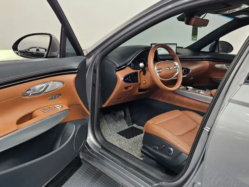 2021 Genesis GV70 с пробегом 64 138 км