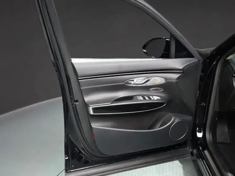2021 Genesis GV70 с пробегом 70 607 км