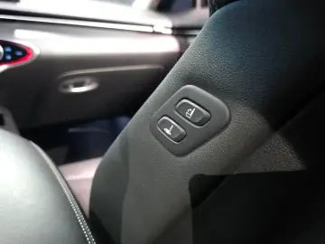 2021 Genesis GV70 с пробегом 70 607 км