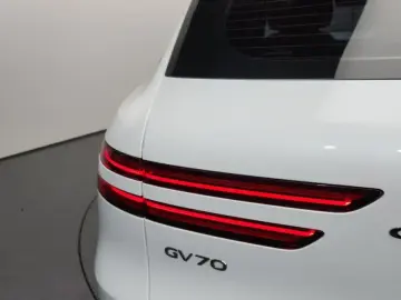 2021 Genesis GV70 с пробегом 76 726 км