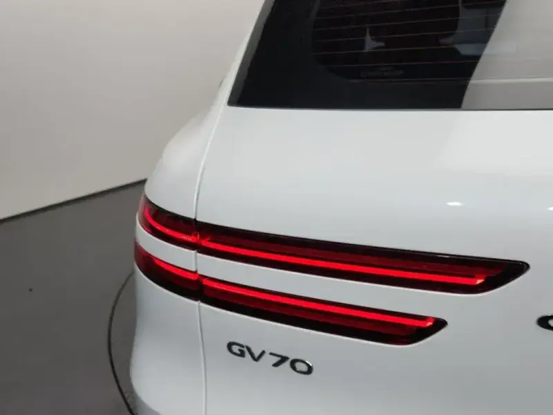 2021 Genesis GV70 с пробегом 76 726 км