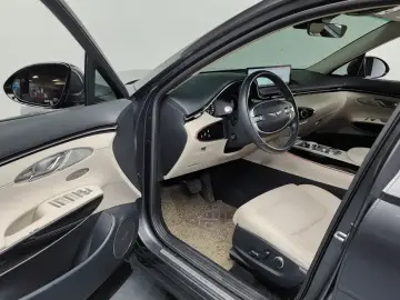 2021 Genesis GV70 с пробегом 73 196 км