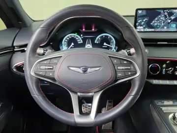 2022 Genesis GV70 с пробегом 37 358 км