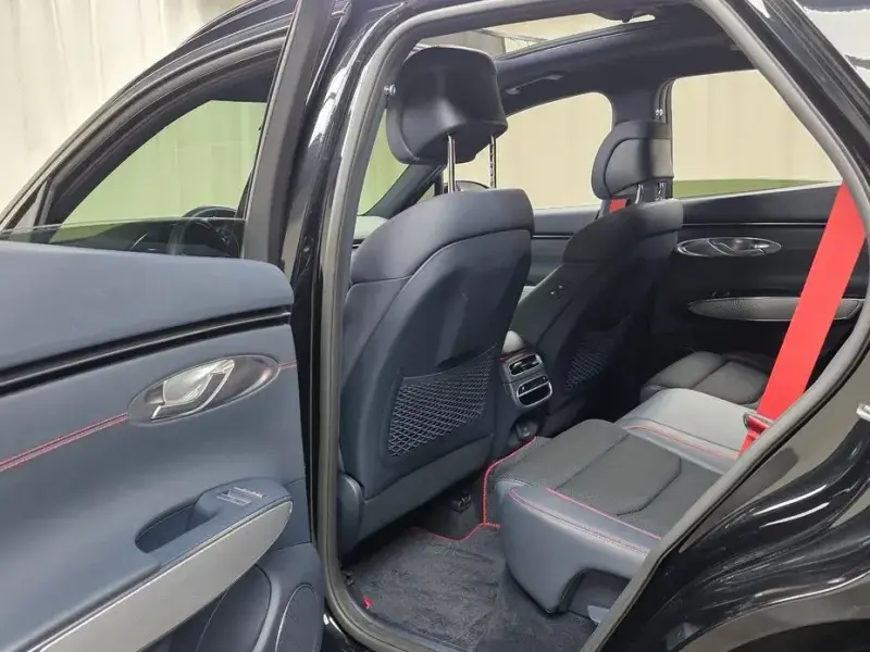 2022 Genesis GV70 с пробегом 37 358 км
