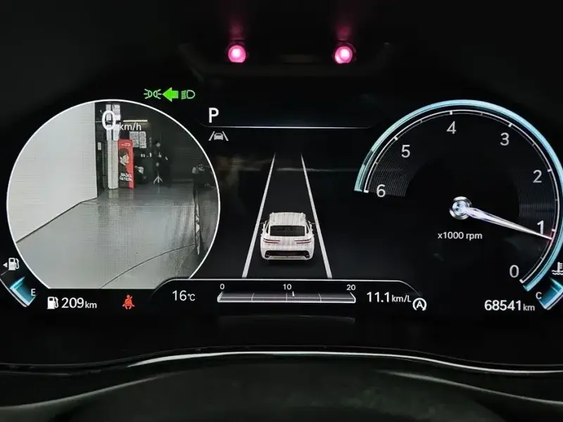 2021 Genesis GV70 с пробегом 68 541 км