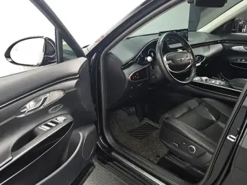 2021 Genesis GV70 с пробегом 68 541 км