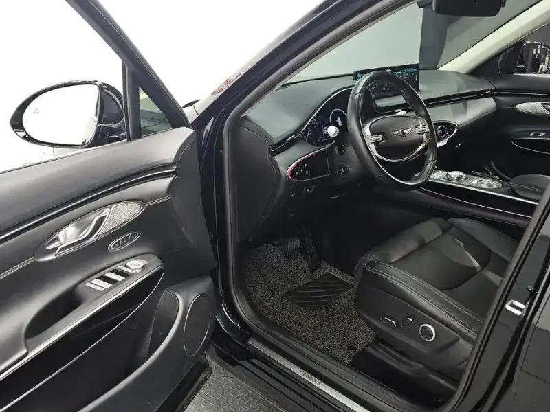 2021 Genesis GV70 с пробегом 68 541 км