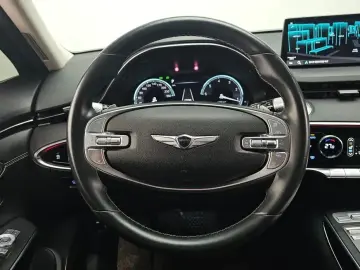 2021 Genesis GV70 с пробегом 68 541 км