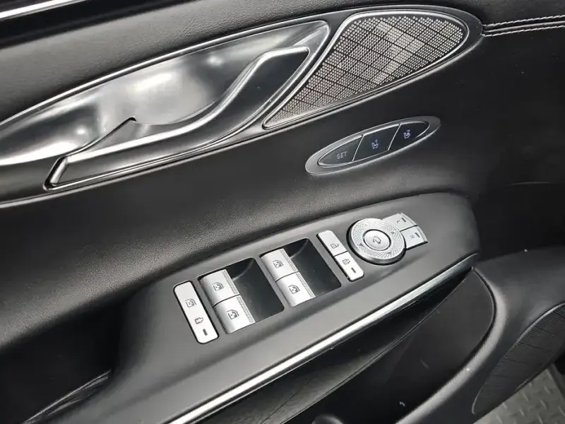 2021 Genesis GV70 с пробегом 68 541 км