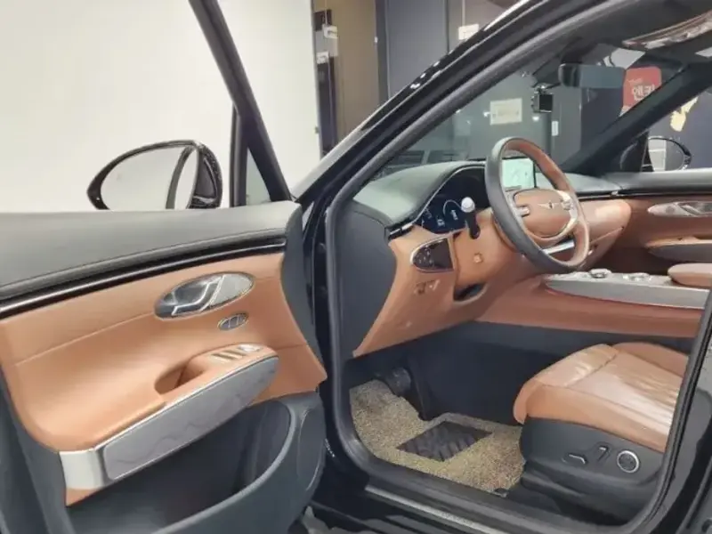 2021 Genesis GV70 с пробегом 43 734 км