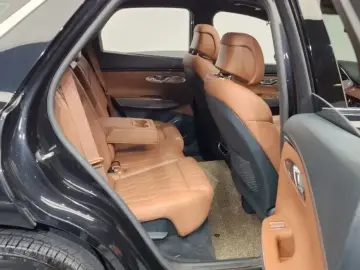 2021 Genesis GV70 с пробегом 43 734 км