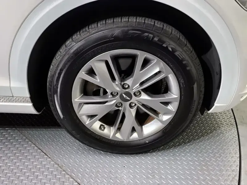 2022 Genesis GV70 с пробегом 40 376 км