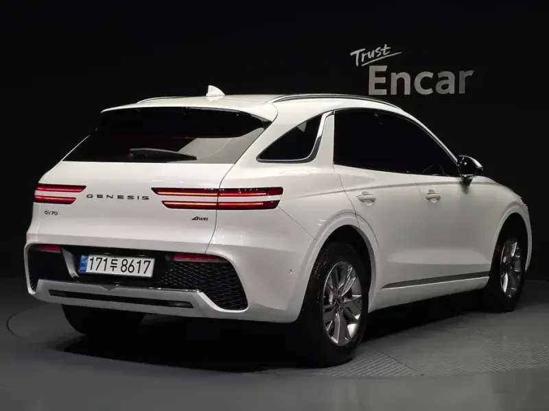 2022 Genesis GV70 с пробегом 11 890 км