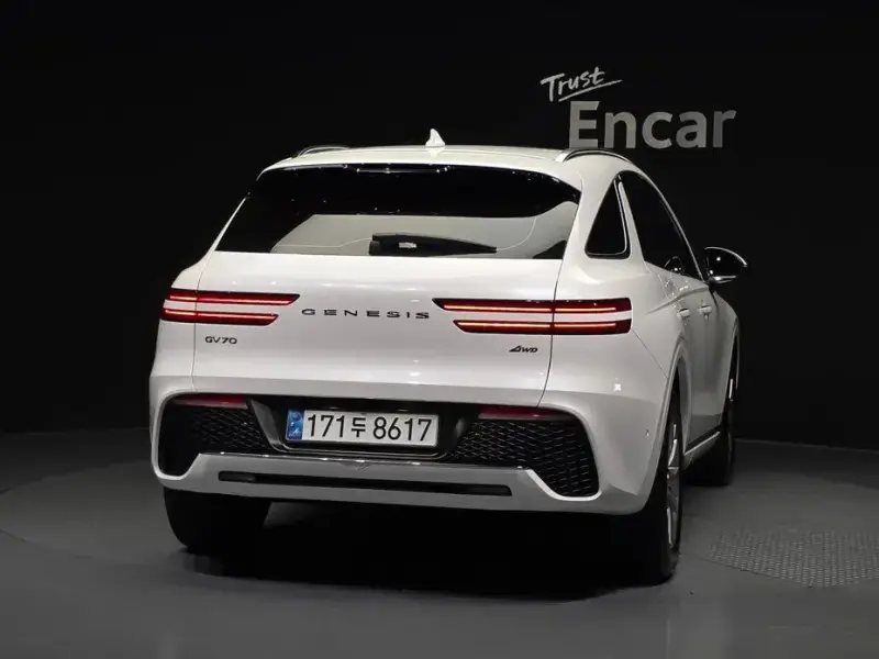 2022 Genesis GV70 с пробегом 11 890 км